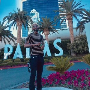 Meet your Posher, Dennis